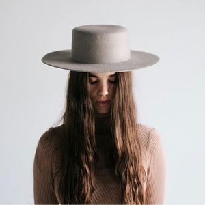 Gigi Pip Dahlia Hat Light Gray